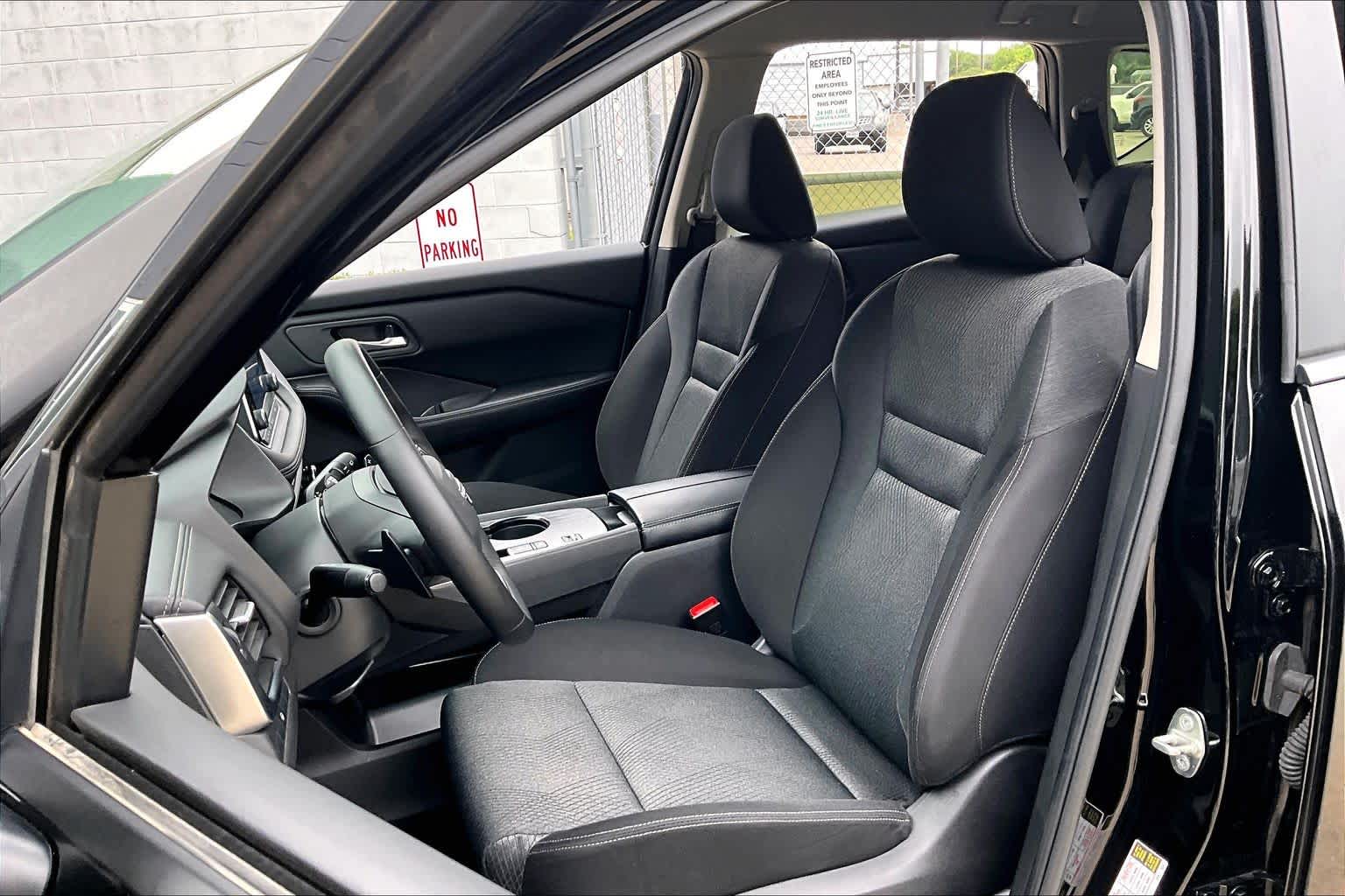 2025 Nissan Rogue SV - 7