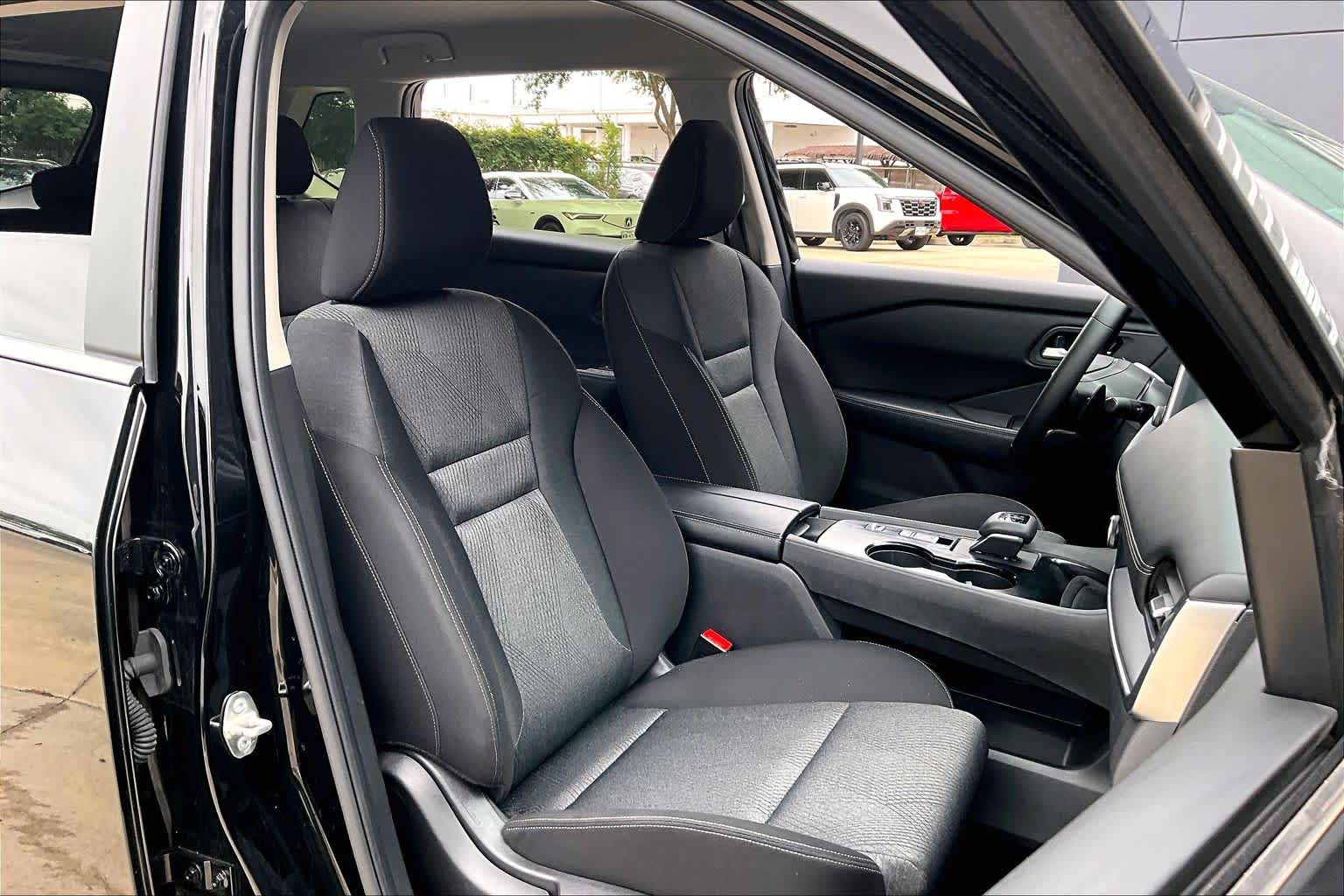 2025 Nissan Rogue SV - 8