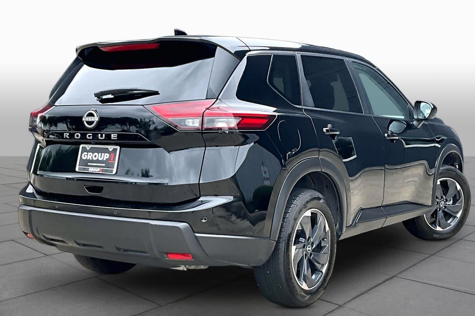 2025 Nissan Rogue SV - 11