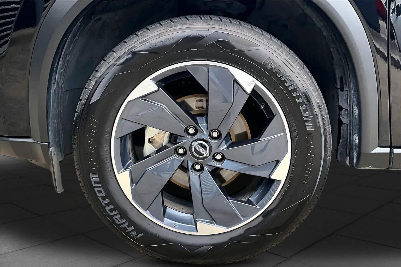 2025 Nissan Rogue SV - 9