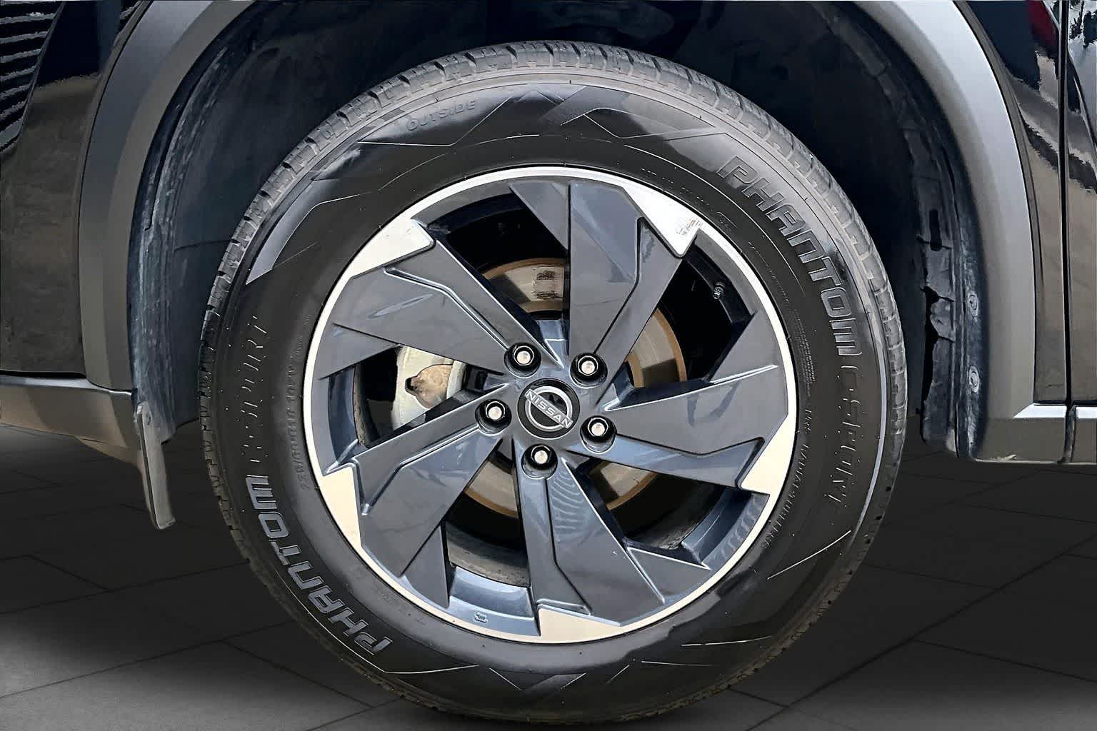 2025 Nissan Rogue SV - 9