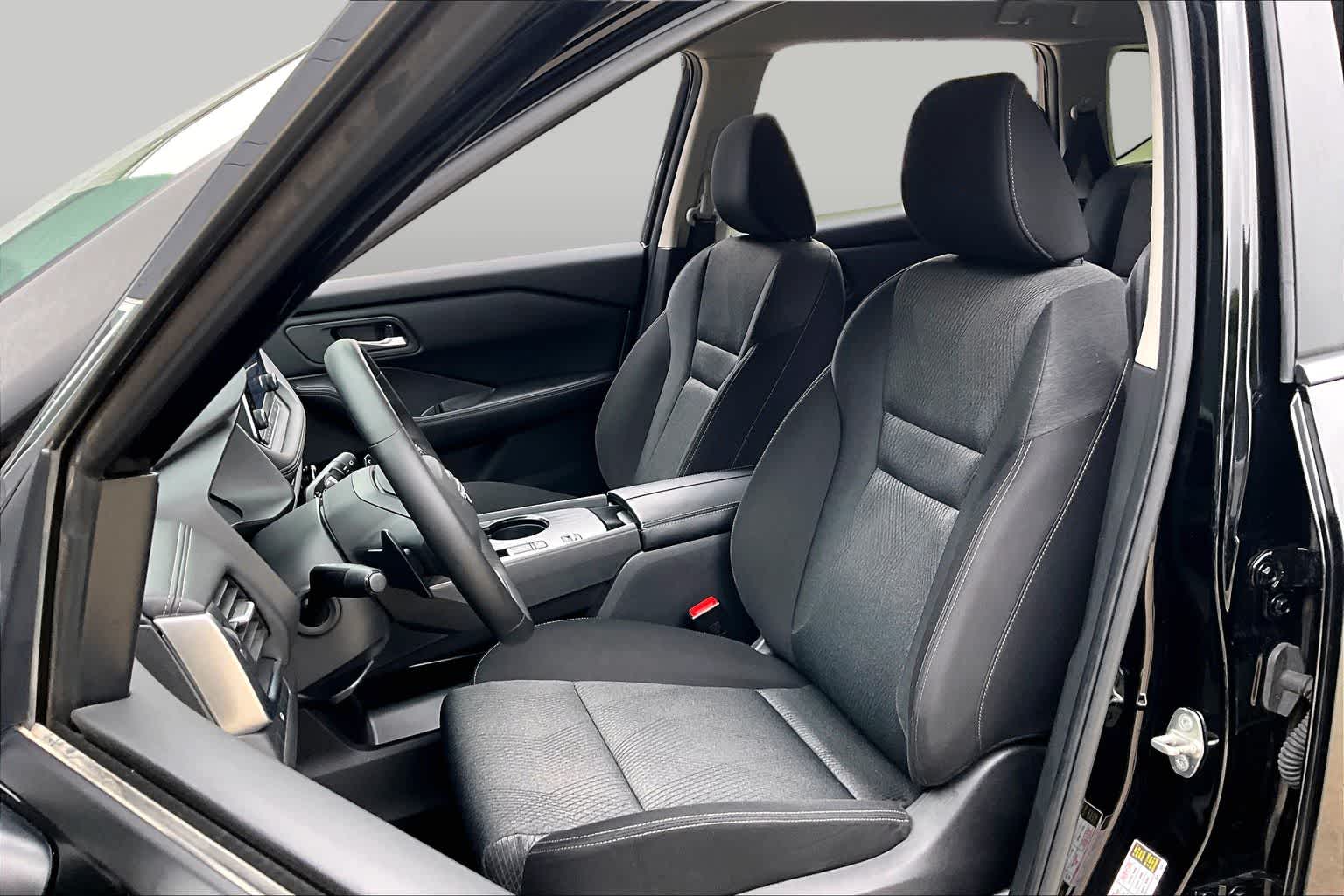 2025 Nissan Rogue SV - 7