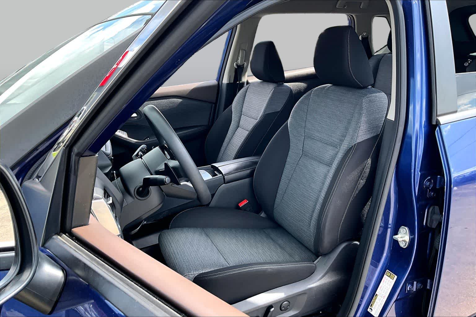 2023 Nissan Rogue SV - 7