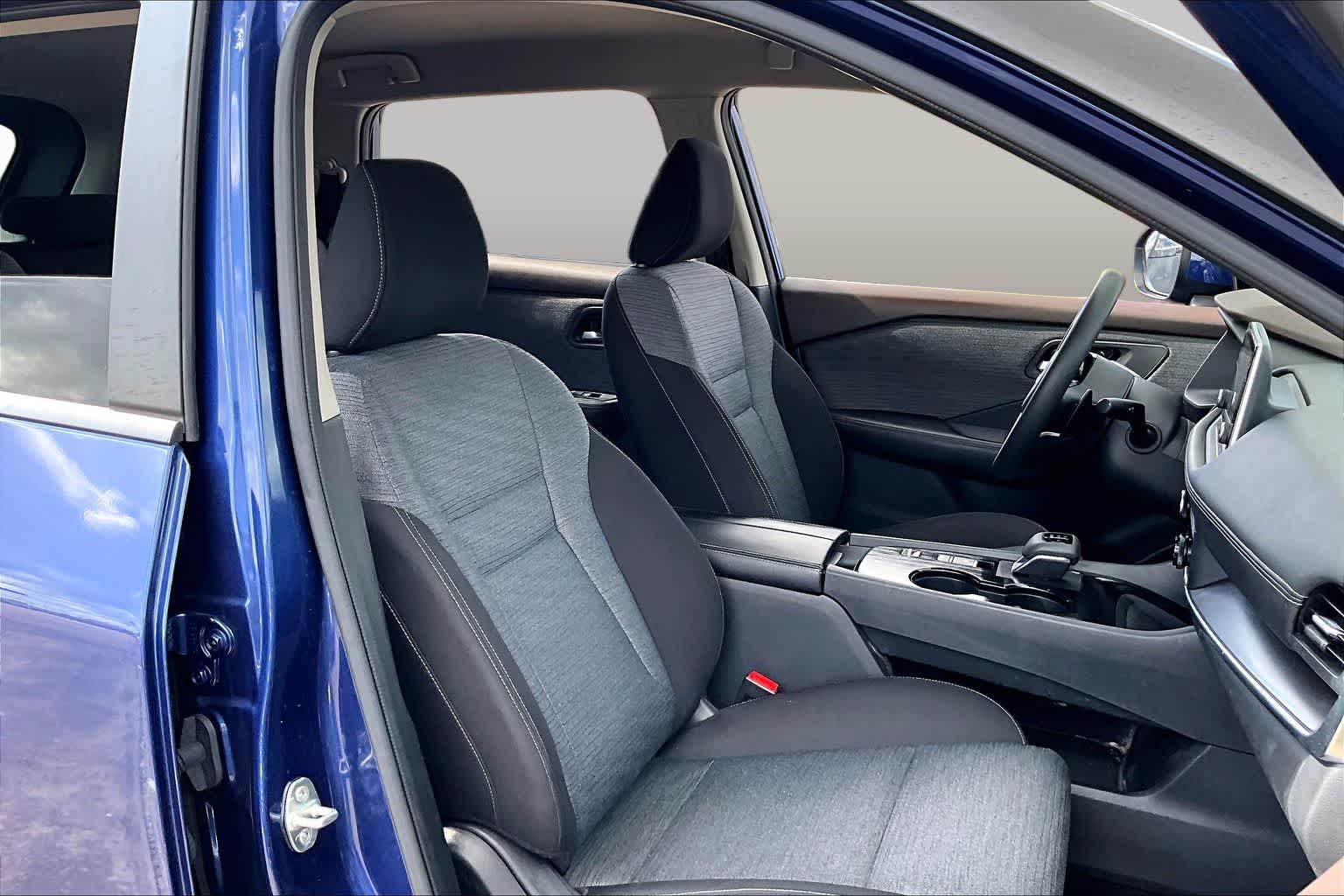 2023 Nissan Rogue SV - 8