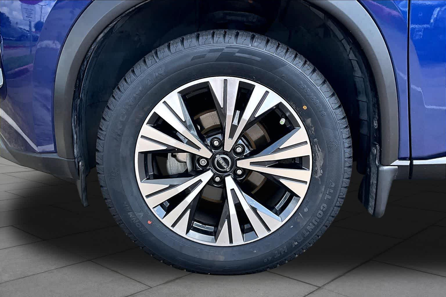 2023 Nissan Rogue SV - 9