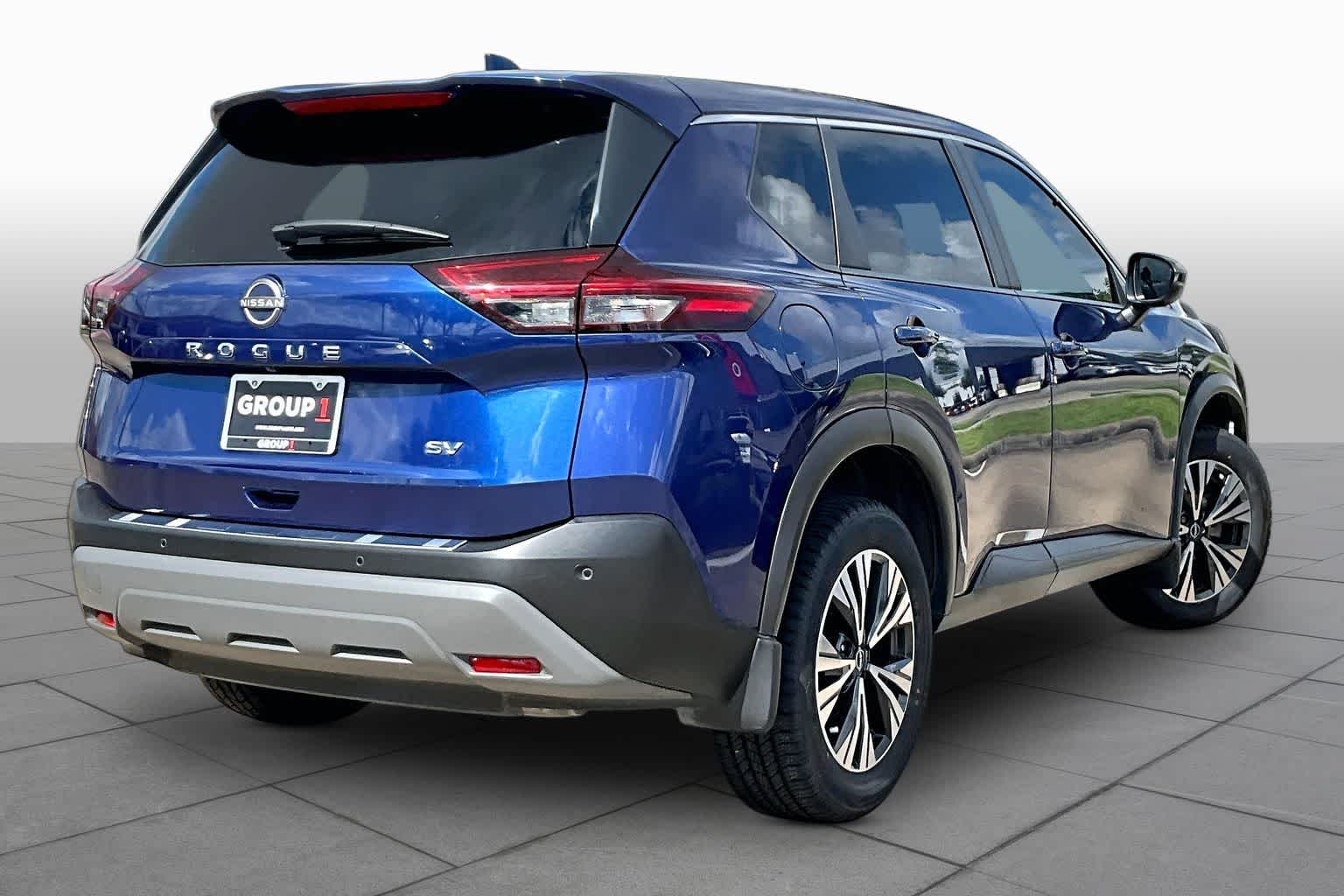 2023 Nissan Rogue SV - 11