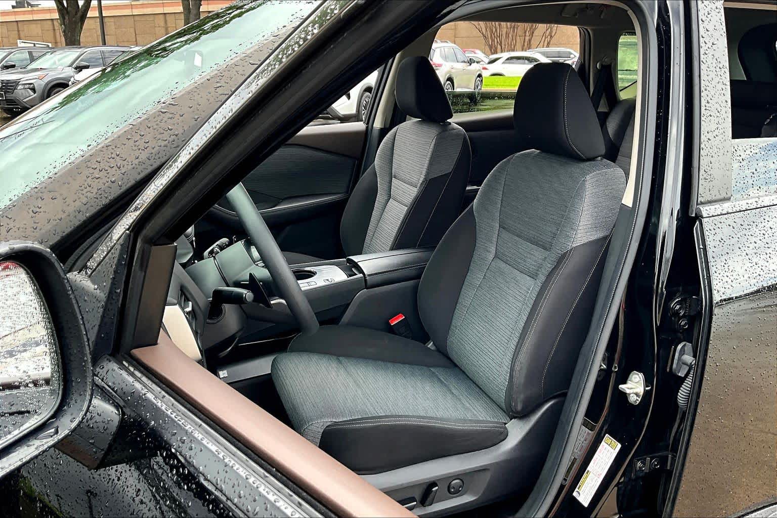 2023 Nissan Rogue SV - 7