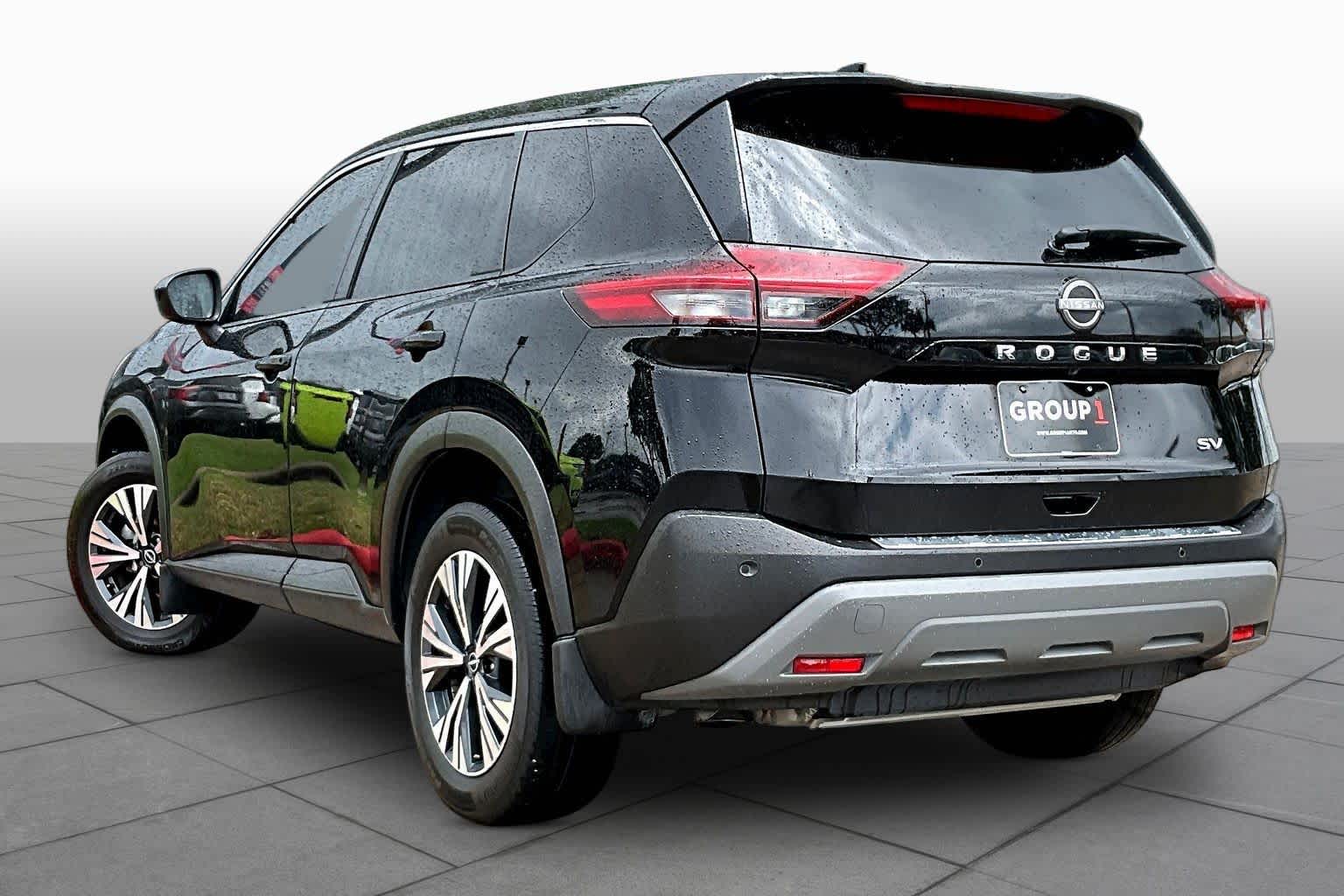 2023 Nissan Rogue SV - 11
