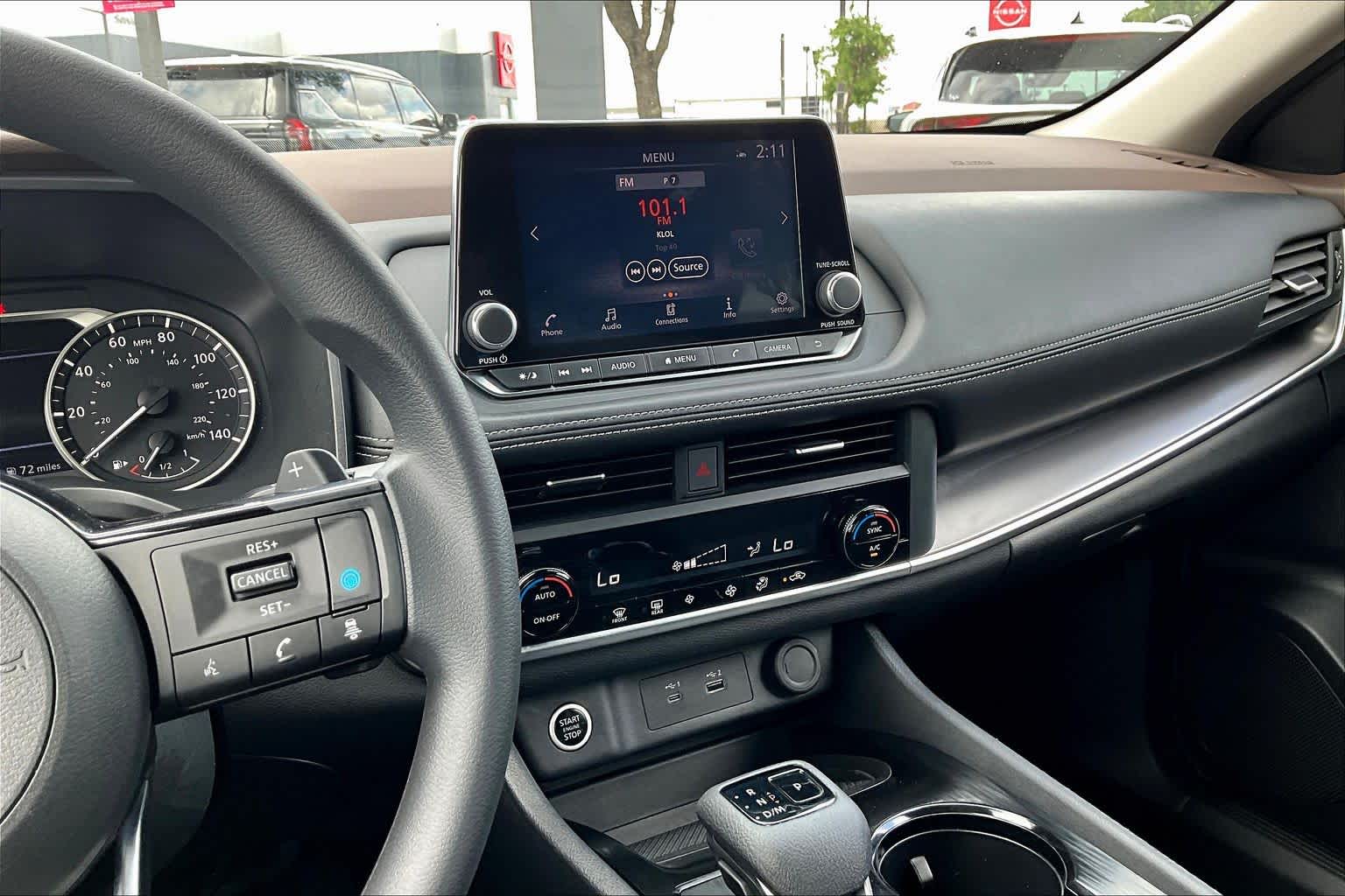 2023 Nissan Rogue SV - 6
