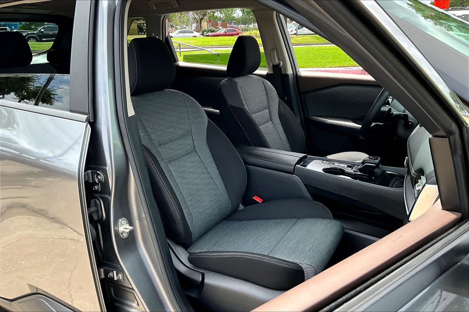 2023 Nissan Rogue SV - 8