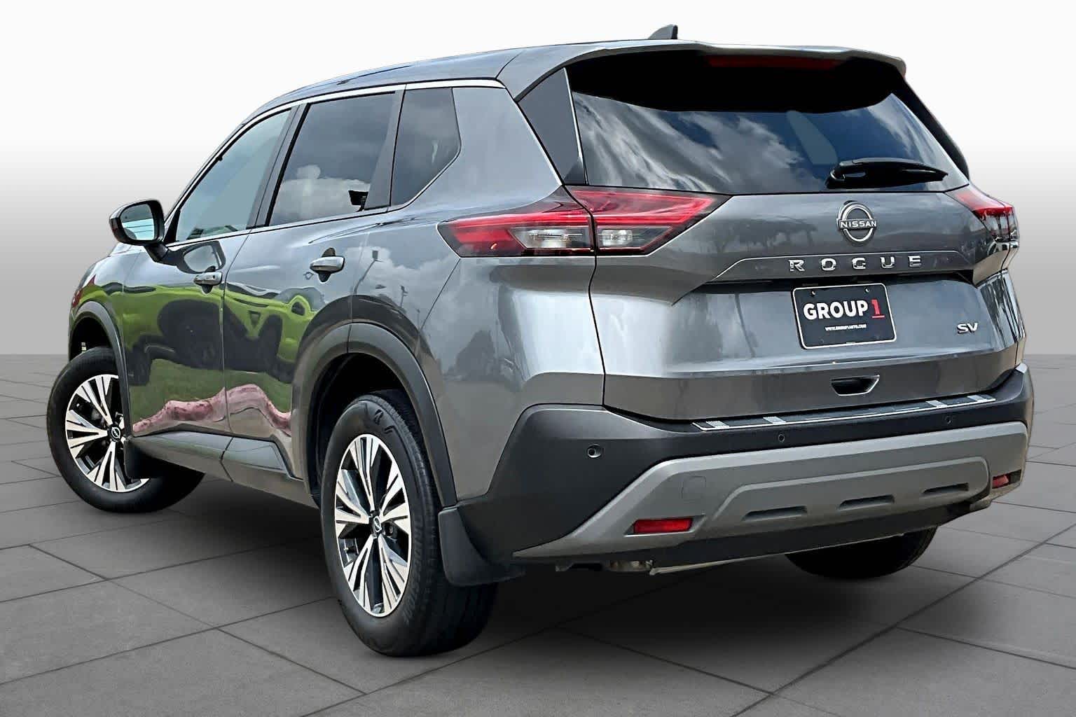2023 Nissan Rogue SV - 11