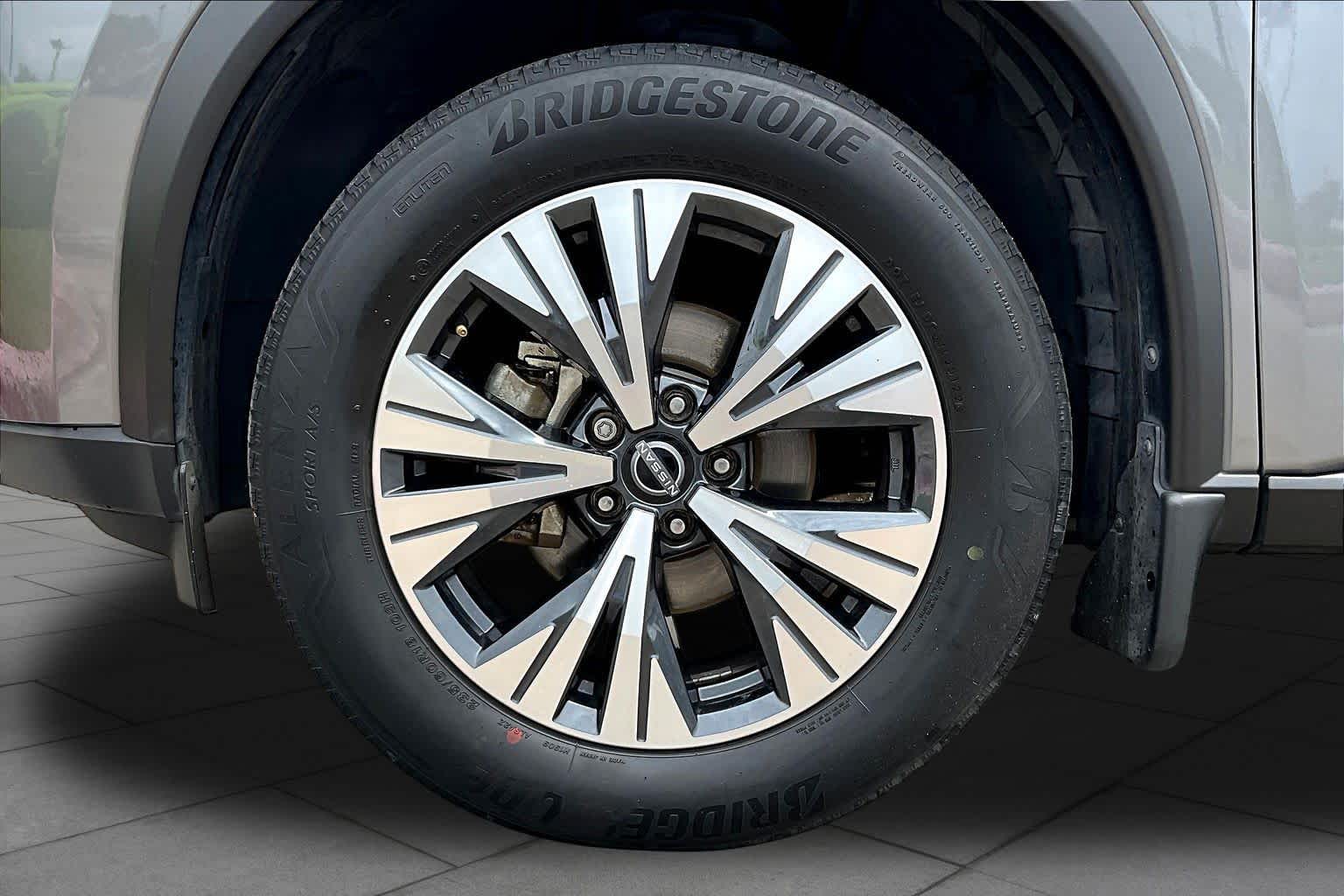 2023 Nissan Rogue SV - 10
