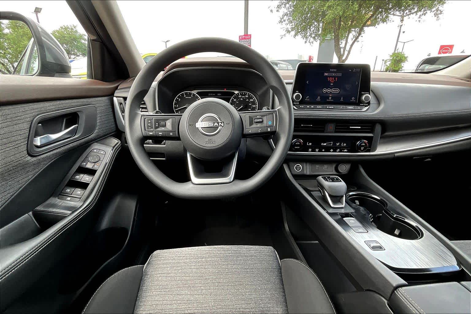 2023 Nissan Rogue SV - 5