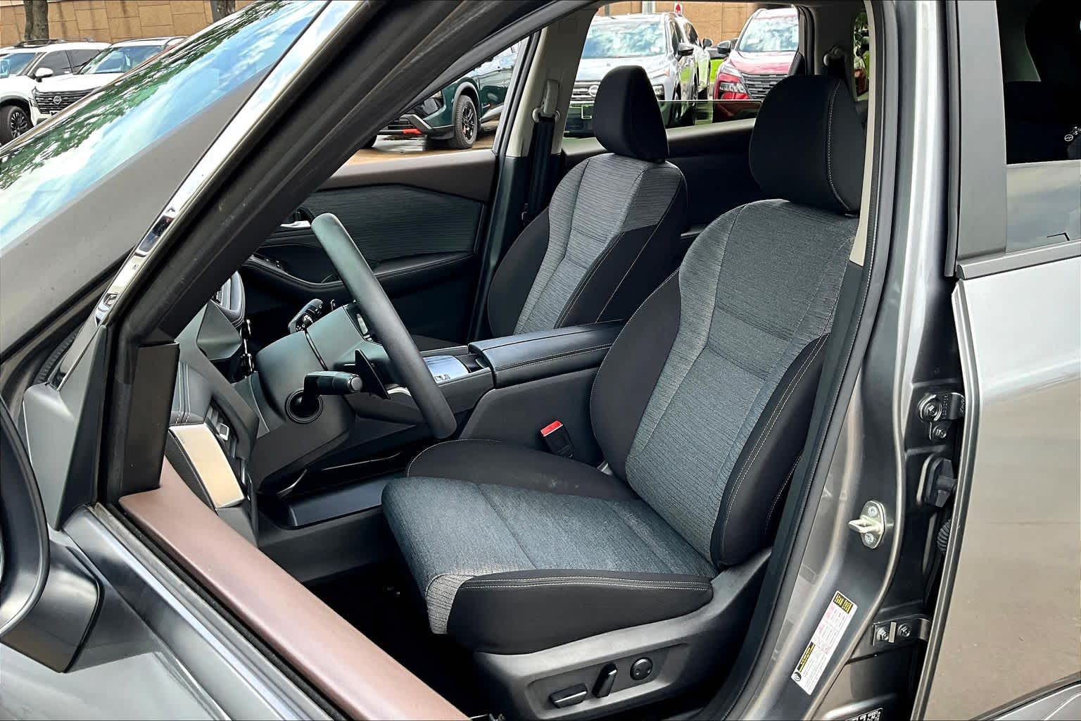 2023 Nissan Rogue SV - 7