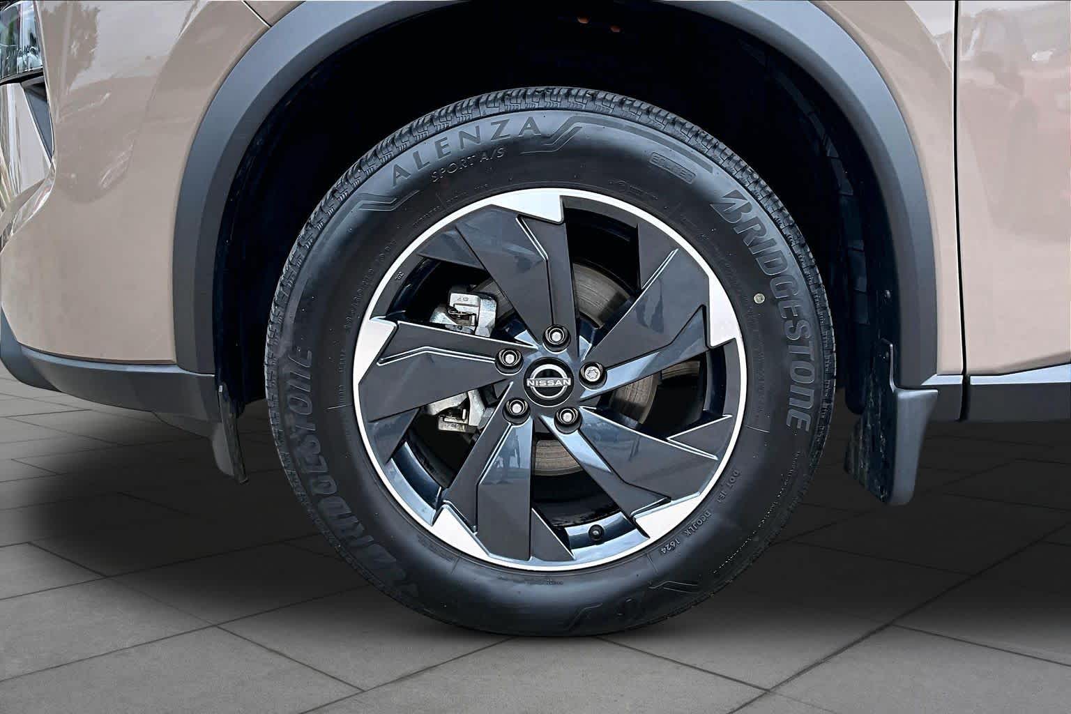 2024 Nissan Rogue SV - 9