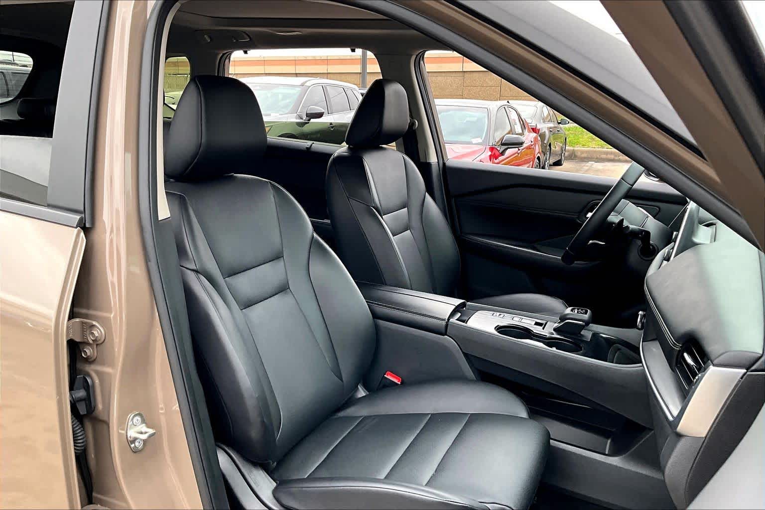 2024 Nissan Rogue SV - 8