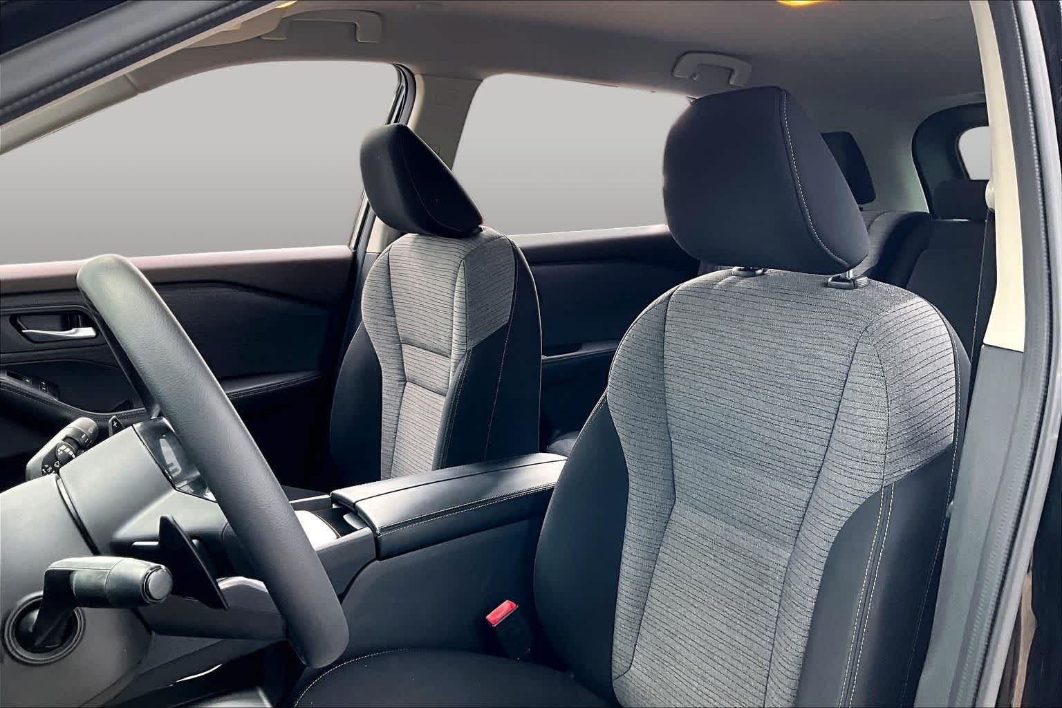 2023 Nissan Rogue SV - 7