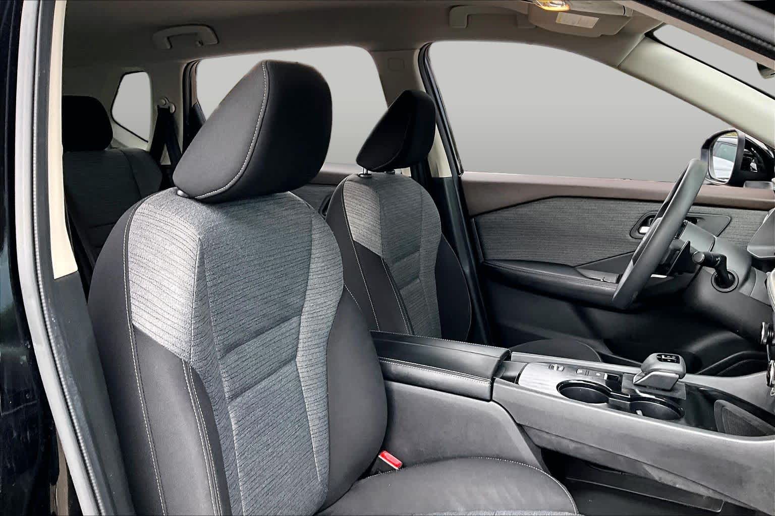 2023 Nissan Rogue SV - 8