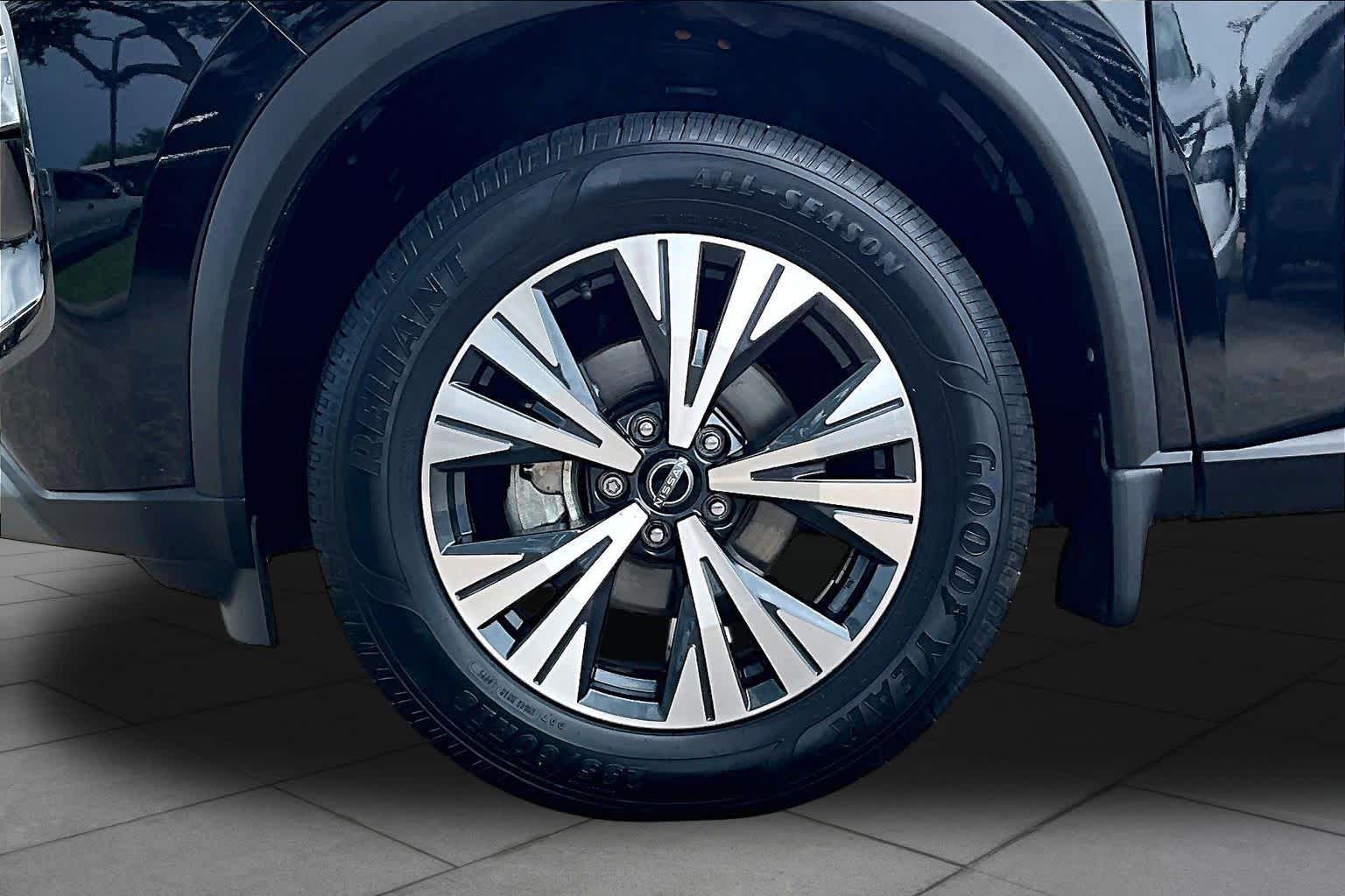 2023 Nissan Rogue SV - 10