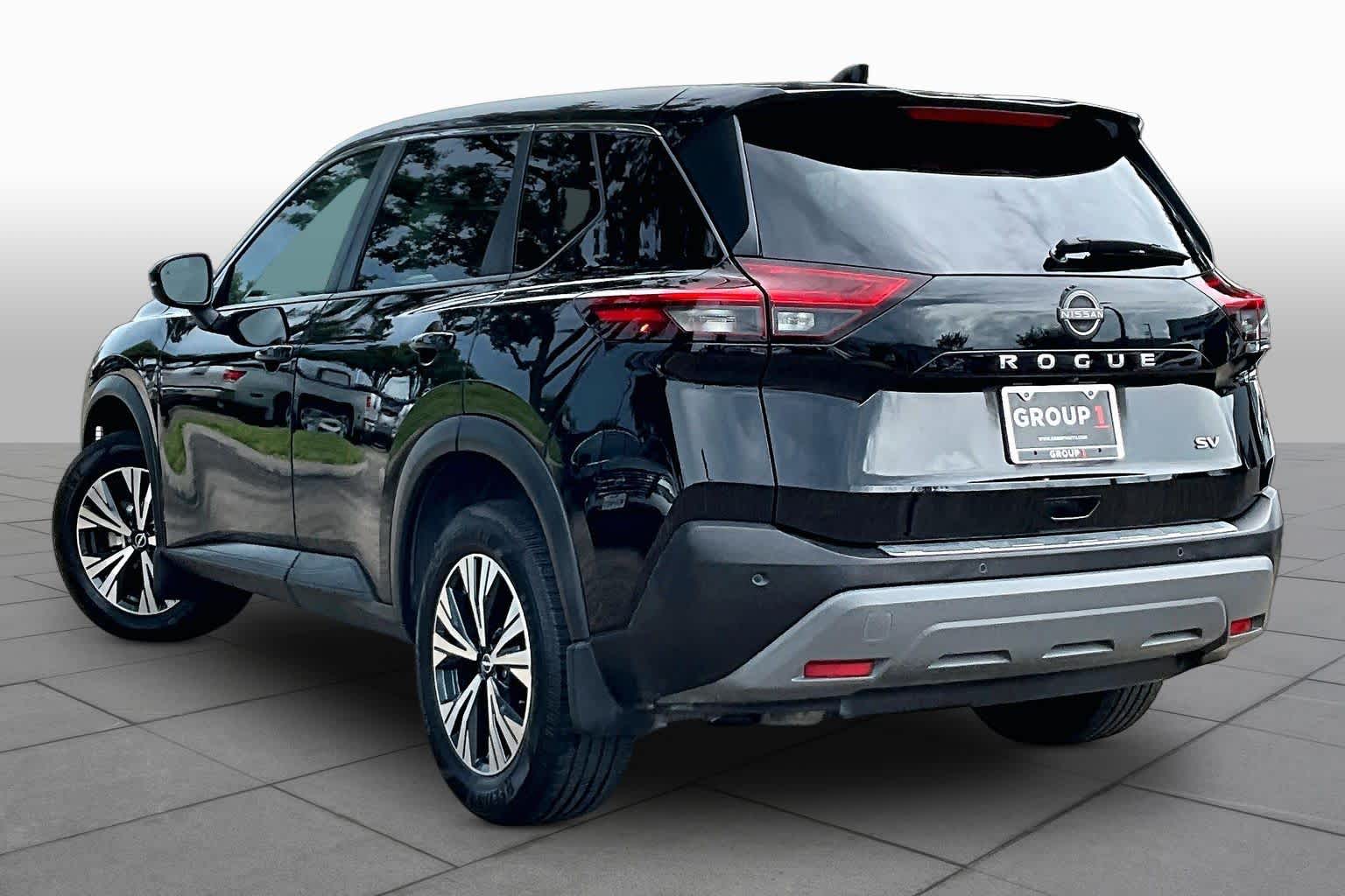 2023 Nissan Rogue SV - 11