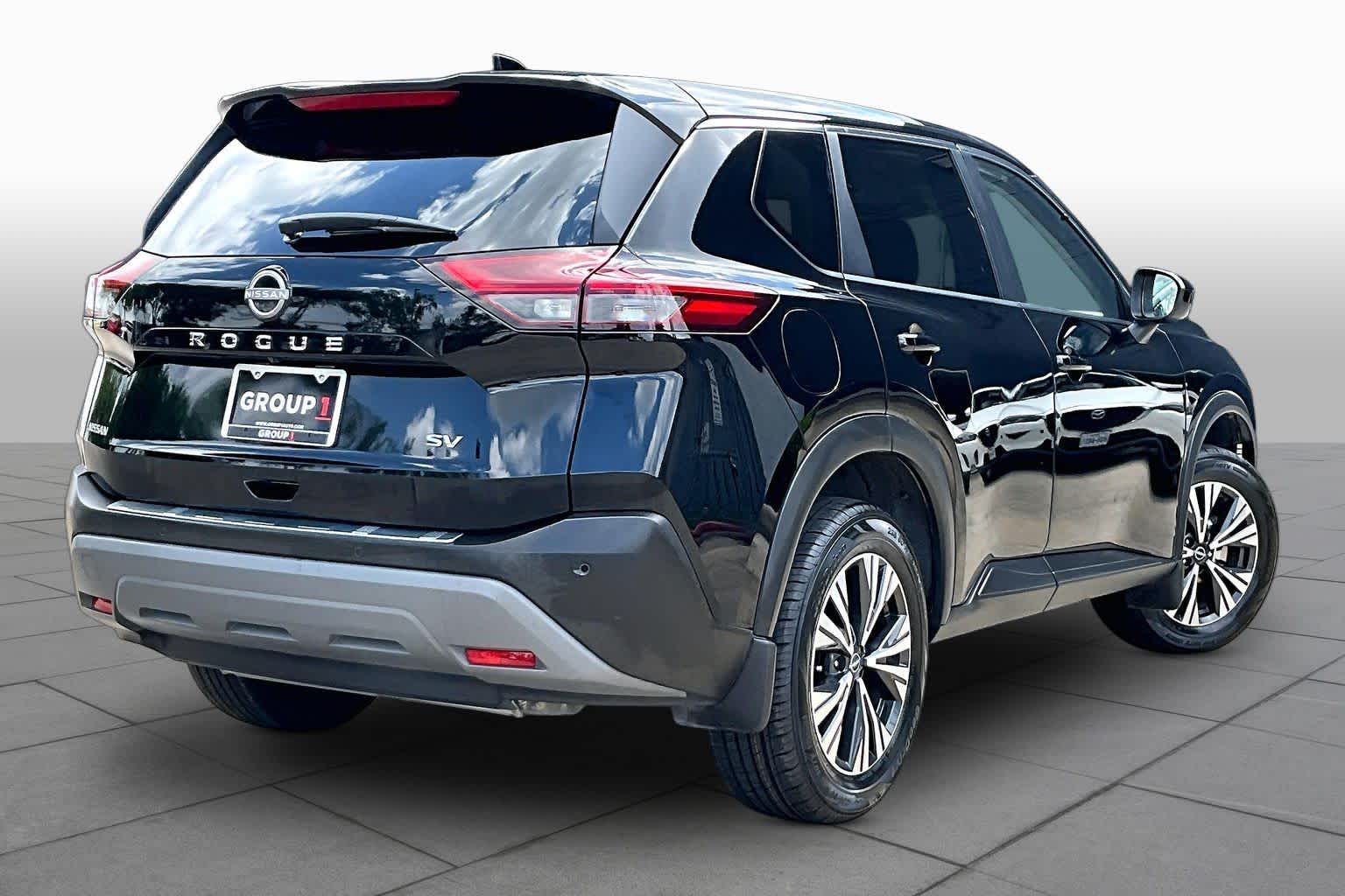 2023 Nissan Rogue SV - 11