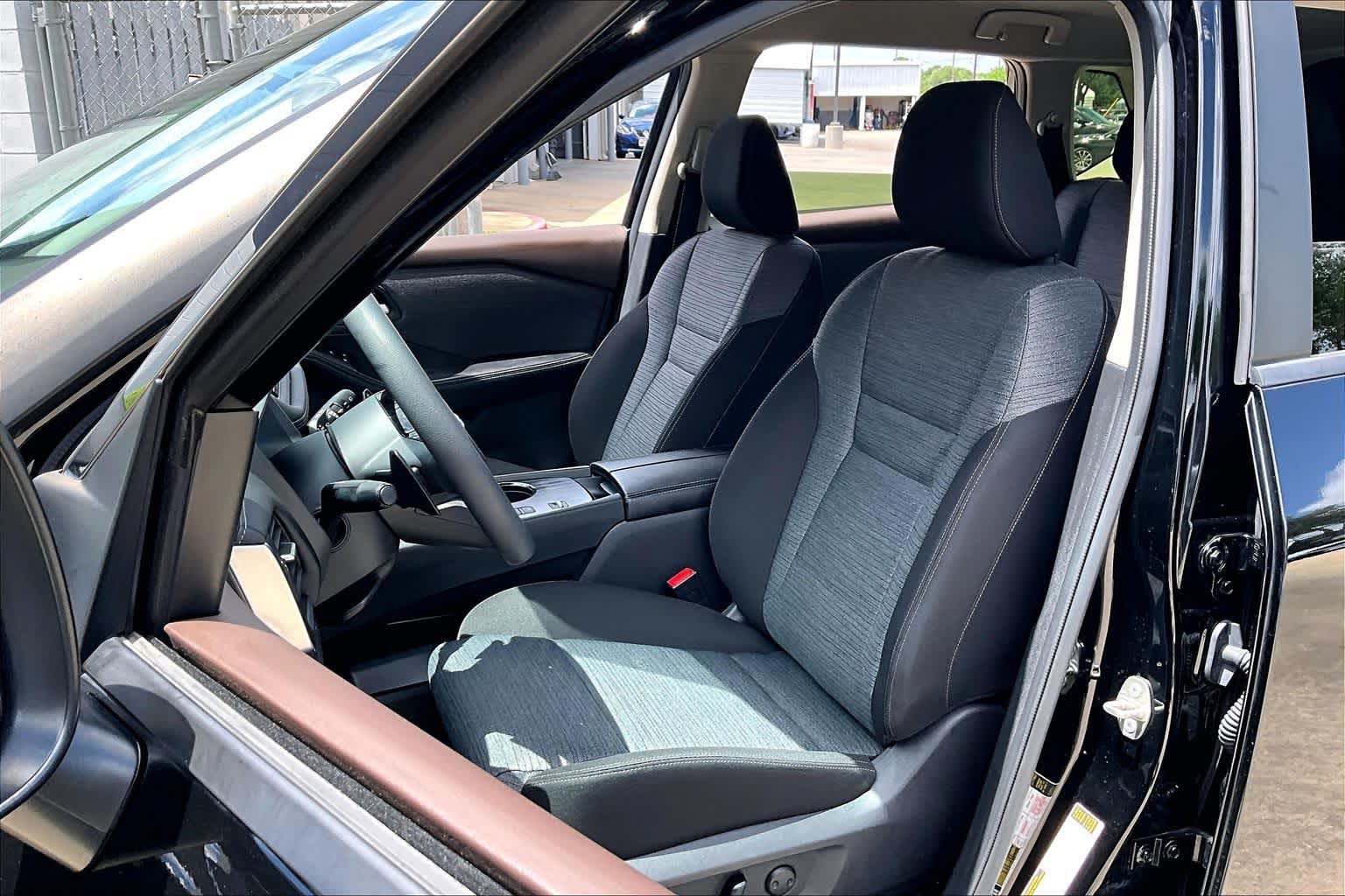 2023 Nissan Rogue SV - 7
