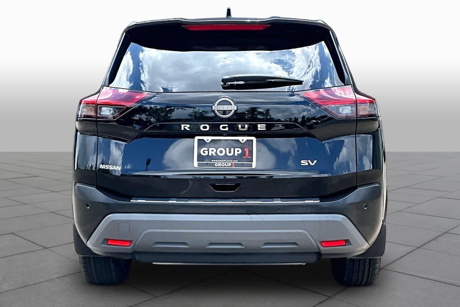 2023 Nissan Rogue SV - 4