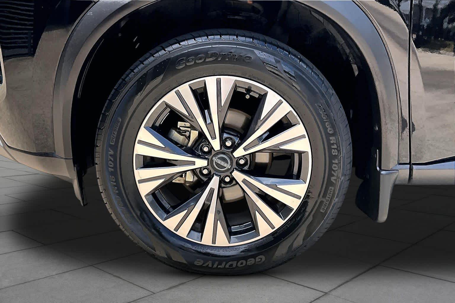 2023 Nissan Rogue SV - 9