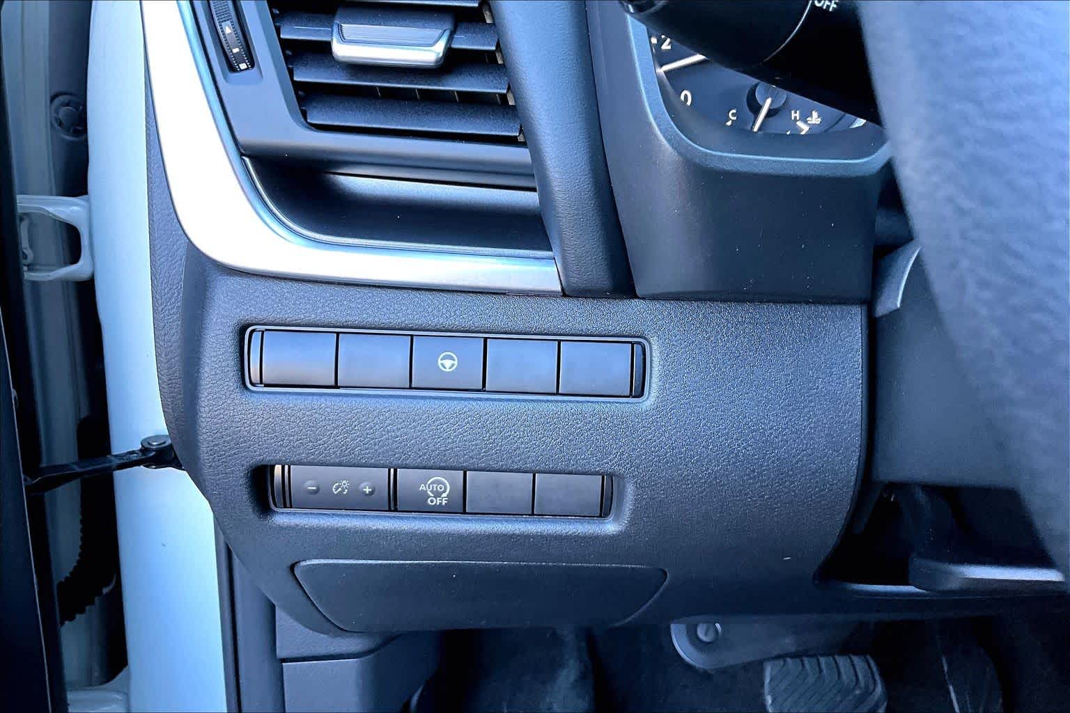 2023 Nissan Rogue SV Pearl White Tricoat at Sterling McCall Nissan