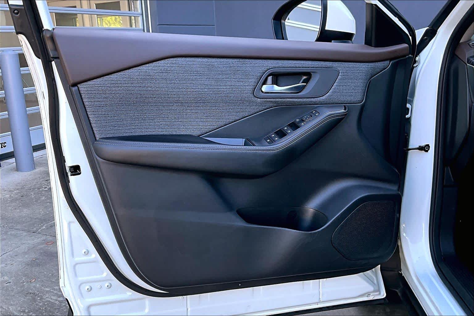 2023 Nissan Rogue SV Pearl White Tricoat at Sterling McCall Nissan