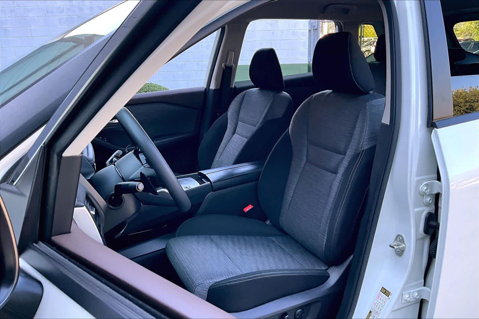 2023 Nissan Rogue SV Pearl White Tricoat at Sterling McCall Nissan