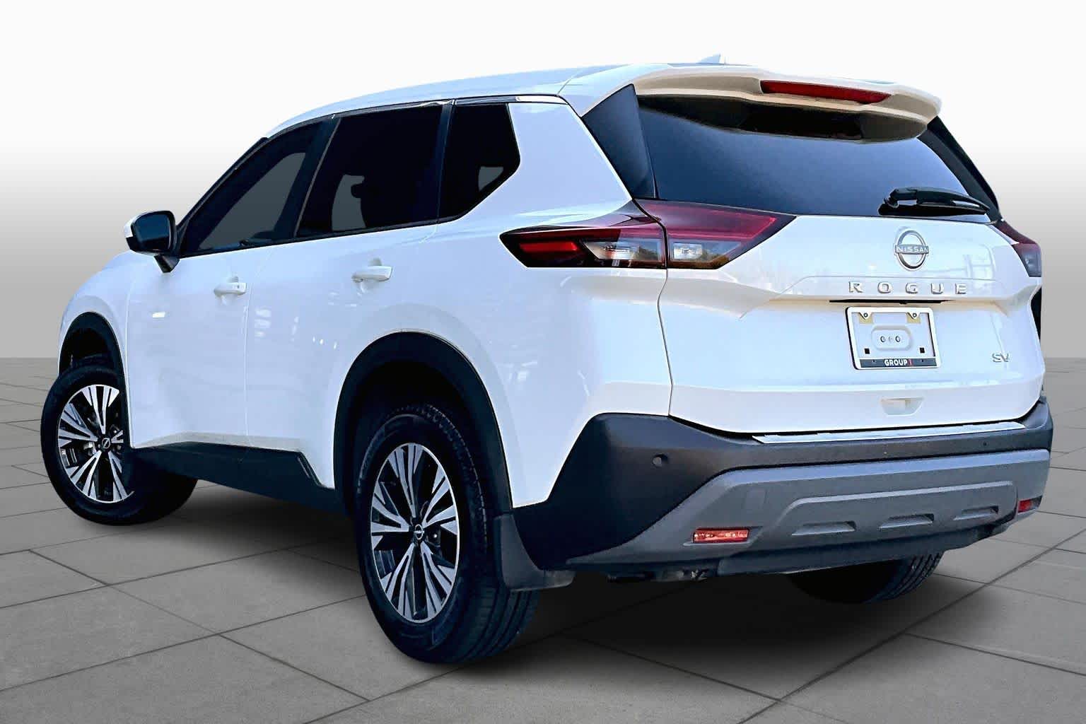 2023 Nissan Rogue SV Pearl White Tricoat at Sterling McCall Nissan