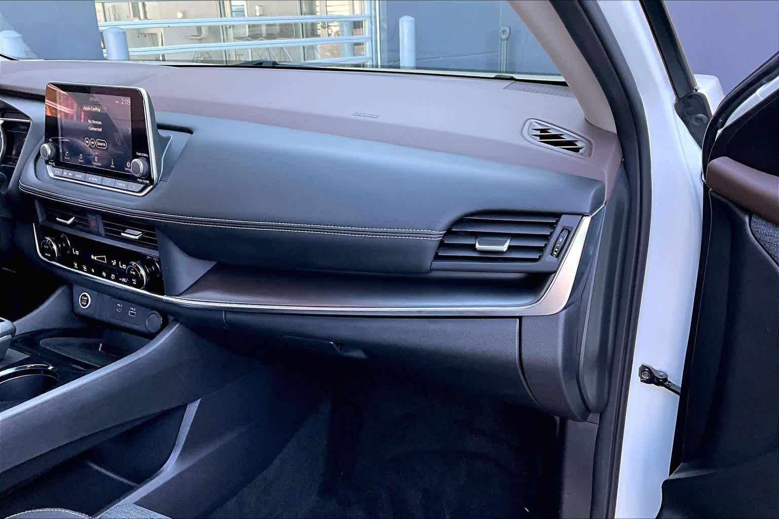 2023 Nissan Rogue SV Pearl White Tricoat at Sterling McCall Nissan