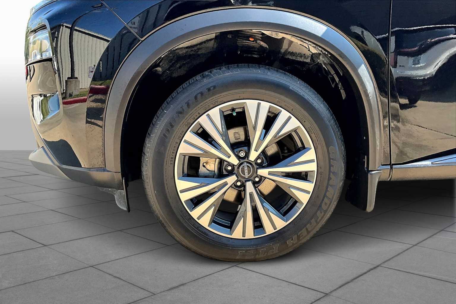 2023 Nissan Rogue SV - 8