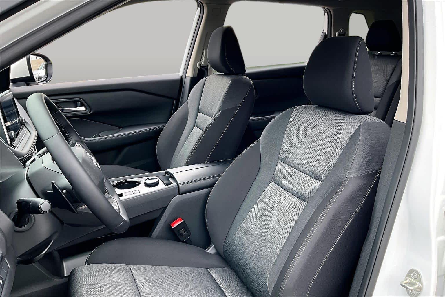 2026 Nissan Rogue SV - 7
