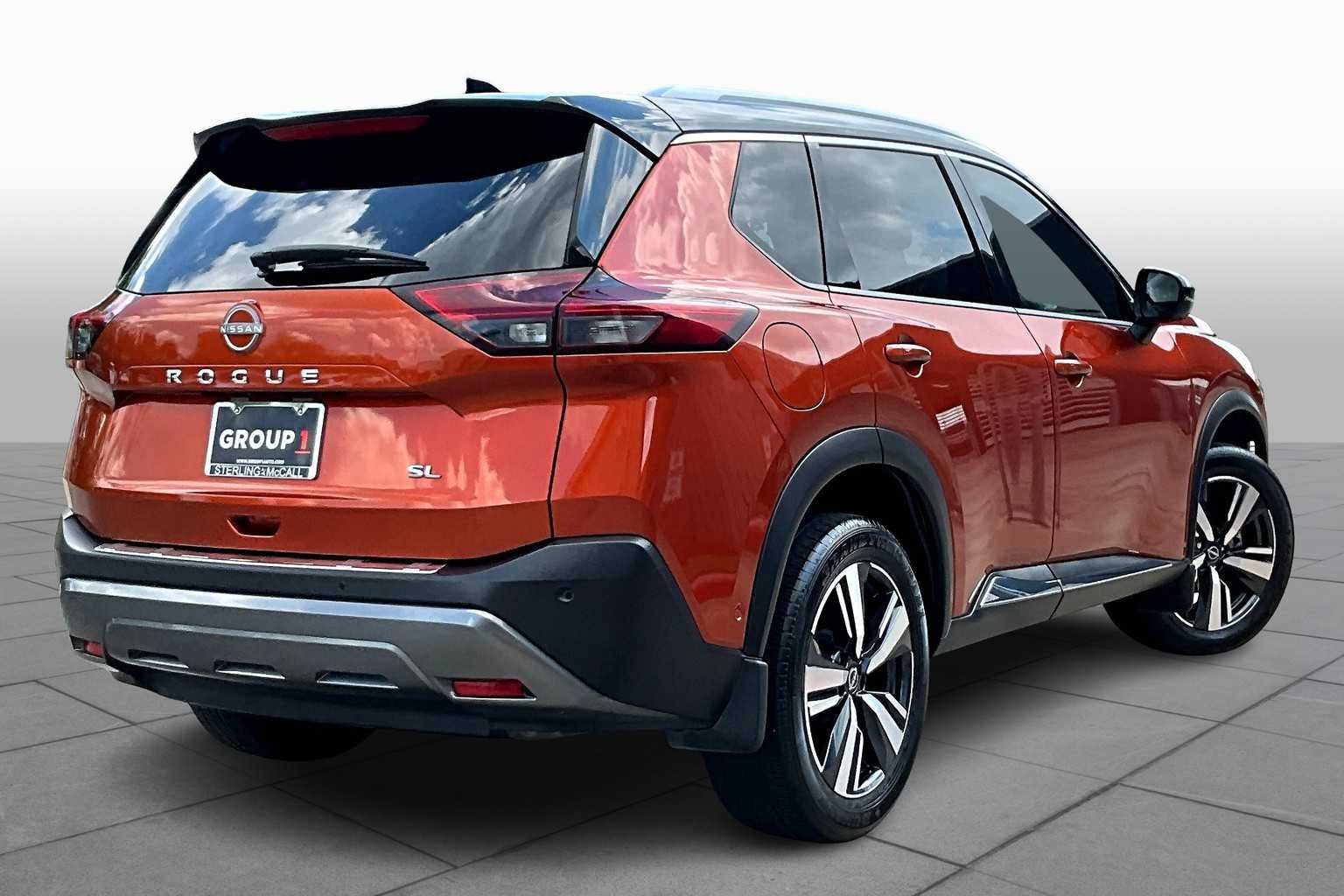 2023 Nissan Rogue SL - 11