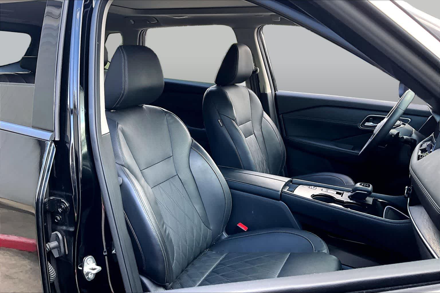 2025 Nissan Rogue Platinum - 8