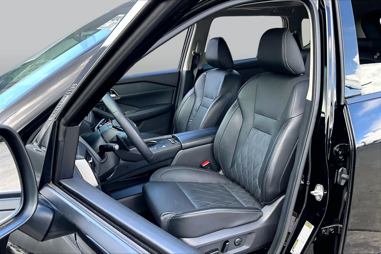 2025 Nissan Rogue Platinum - 7