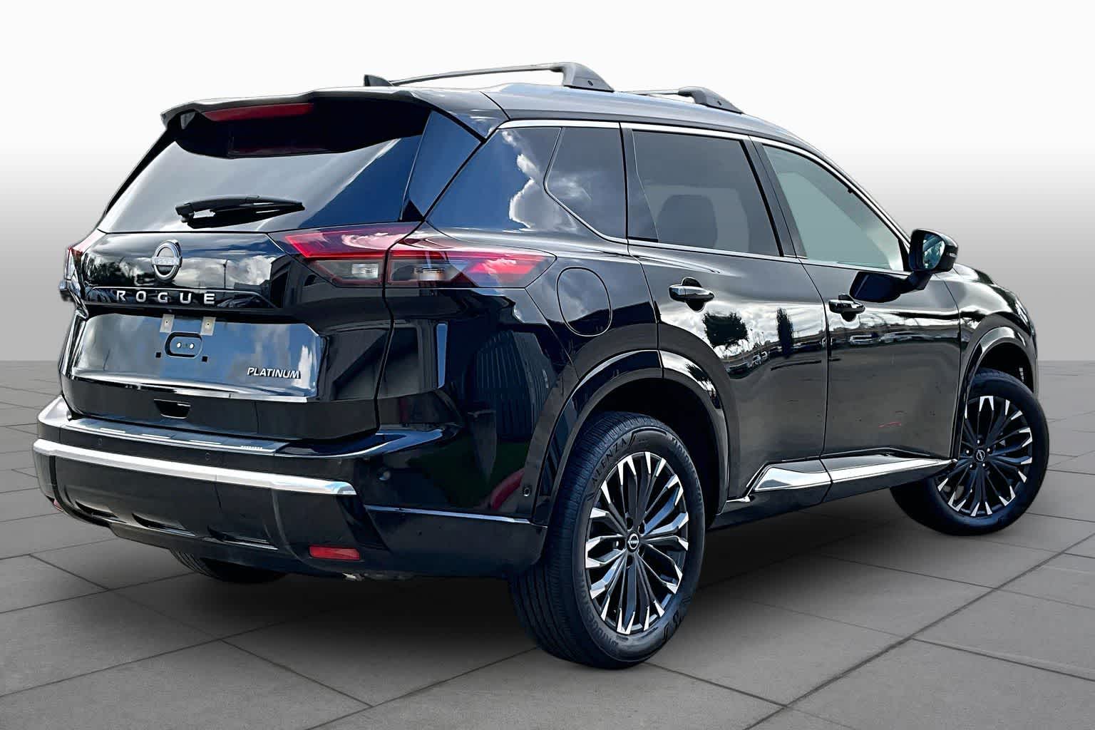 2025 Nissan Rogue Platinum - 11