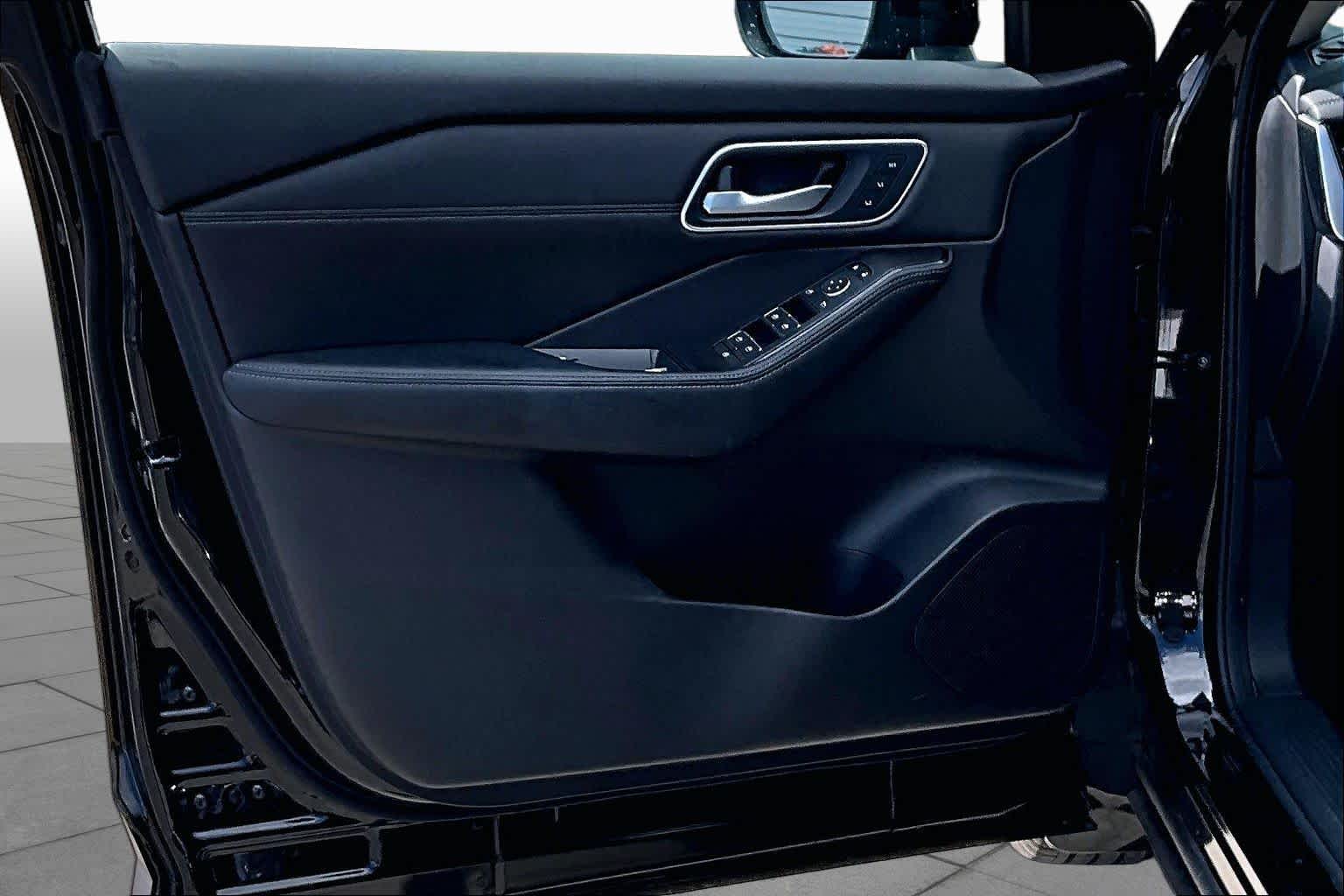 2025 Nissan Rogue photo 22 of 35
