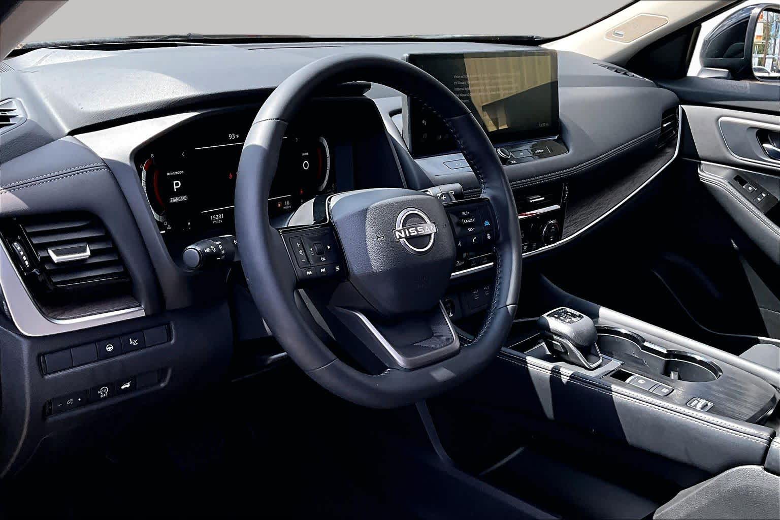 2025 Nissan Rogue photo 18 of 35