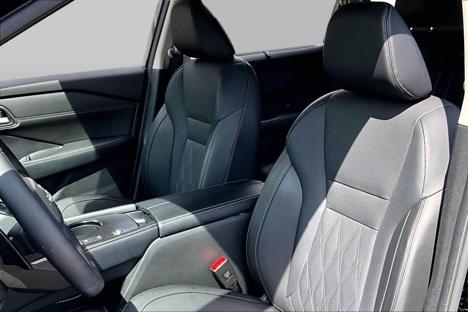 2025 Nissan Rogue photo 8 of 35