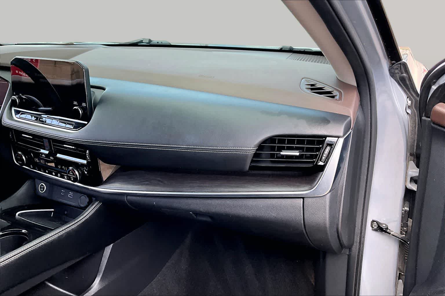 2023 Nissan Rogue Platinum Boulder Gray Pearl at Sterling McCall Nissan