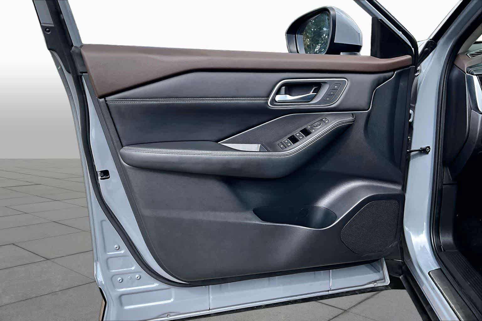 2023 Nissan Rogue Platinum Boulder Gray Pearl at Sterling McCall Nissan