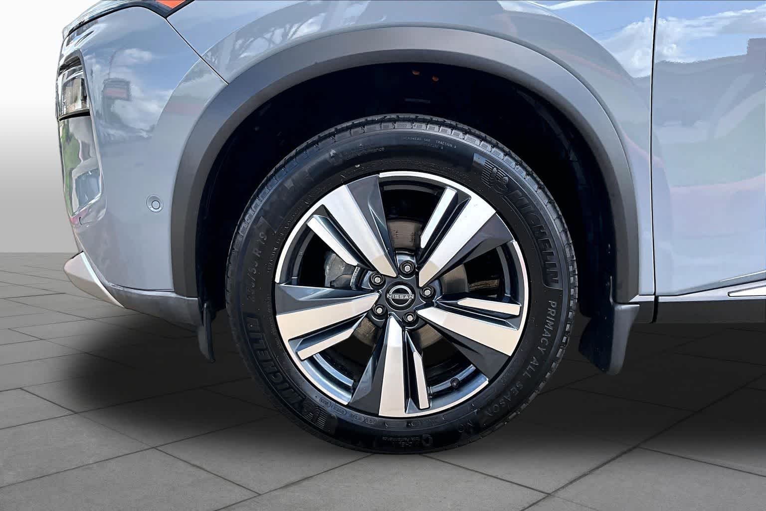 2023 Nissan Rogue Platinum Boulder Gray Pearl at Sterling McCall Nissan