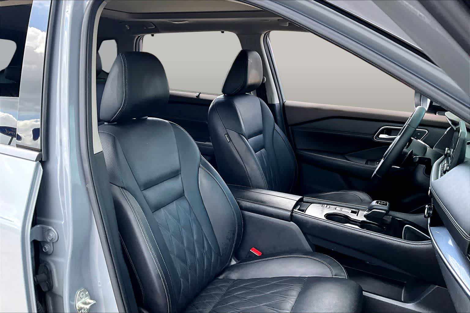 2023 Nissan Rogue Platinum Boulder Gray Pearl at Sterling McCall Nissan