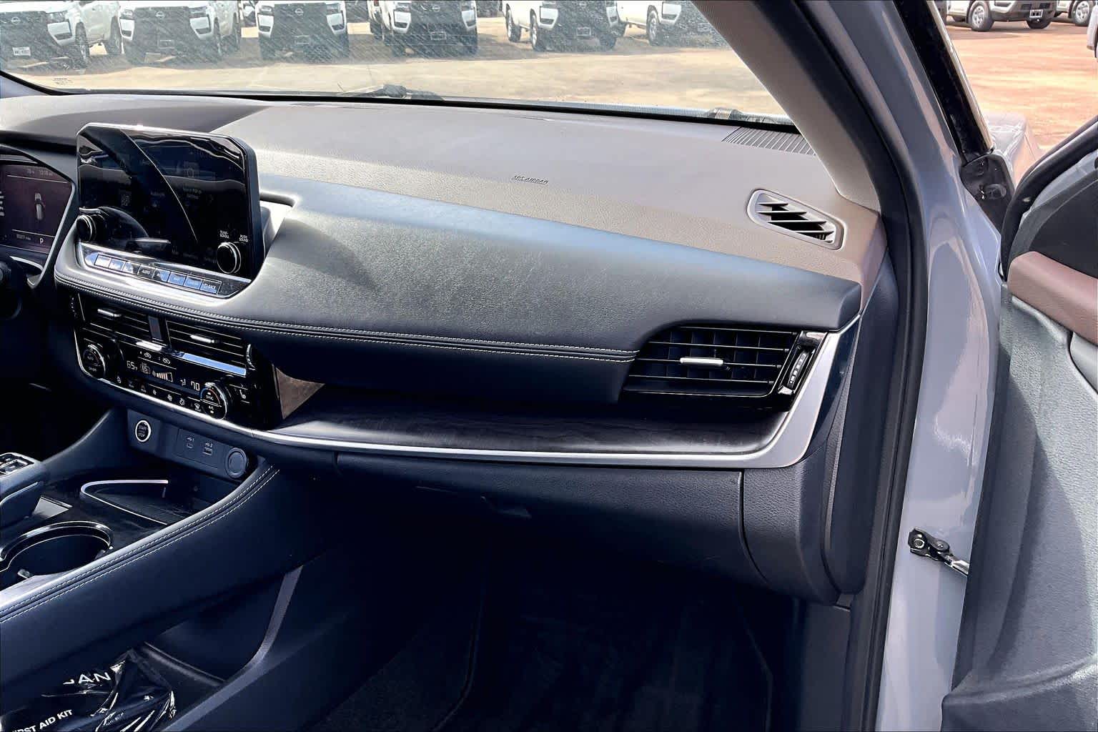 2022 Nissan Rogue Platinum Boulder Gray Pearl/Super Black at Sterling McCall Nissan