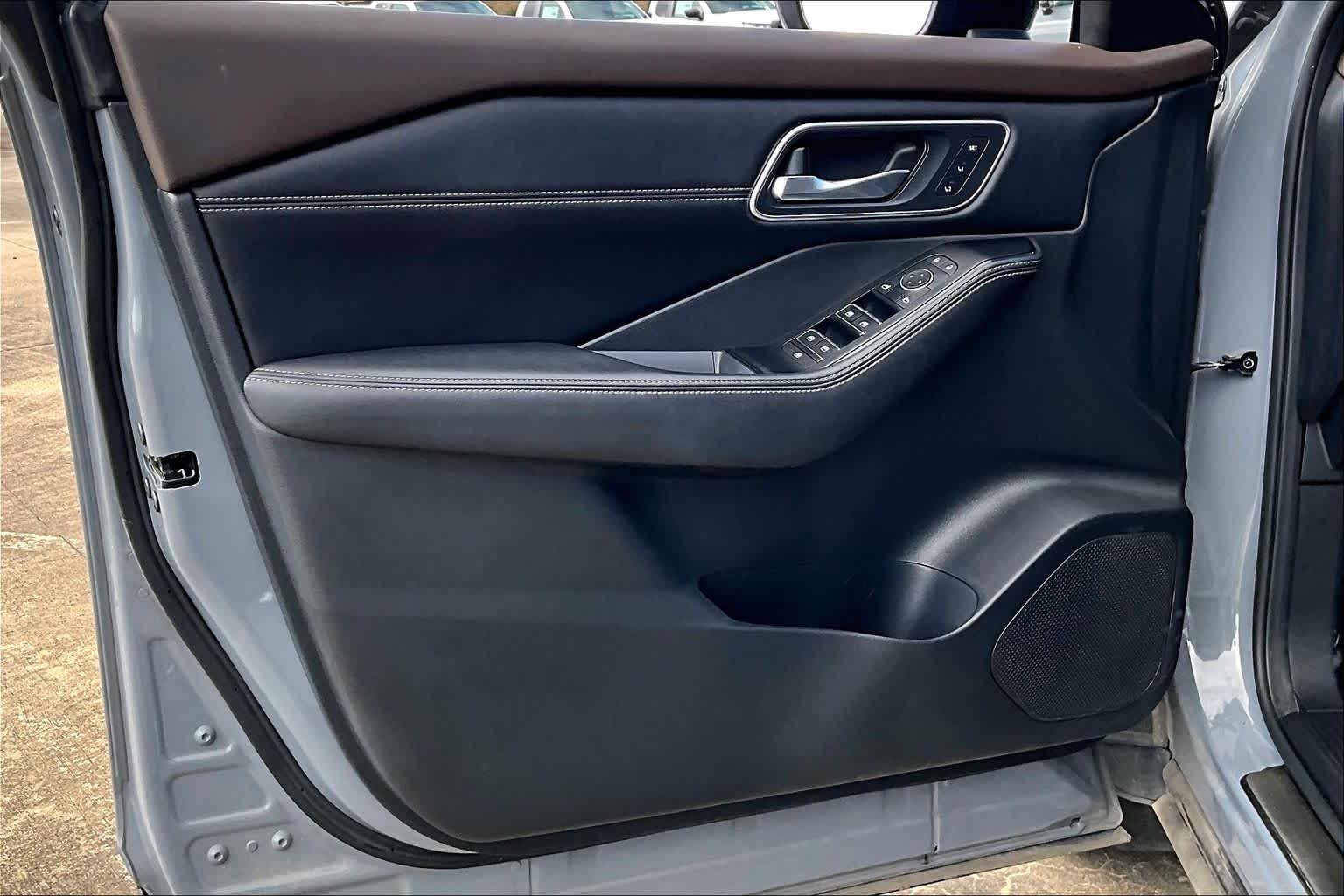 2022 Nissan Rogue Platinum Boulder Gray Pearl/Super Black at Sterling McCall Nissan