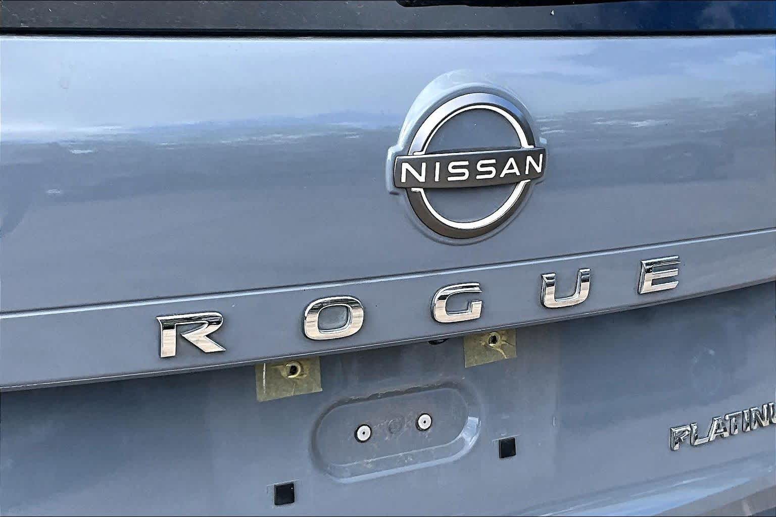 2022 Nissan Rogue Platinum Boulder Gray Pearl/Super Black at Sterling McCall Nissan