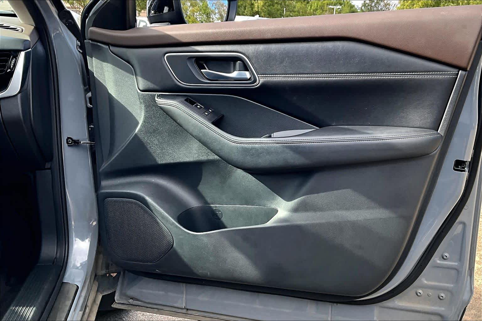 2022 Nissan Rogue Platinum Boulder Gray Pearl/Super Black at Sterling McCall Nissan